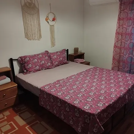 בית אירוח Private In Shared House סלוניקי